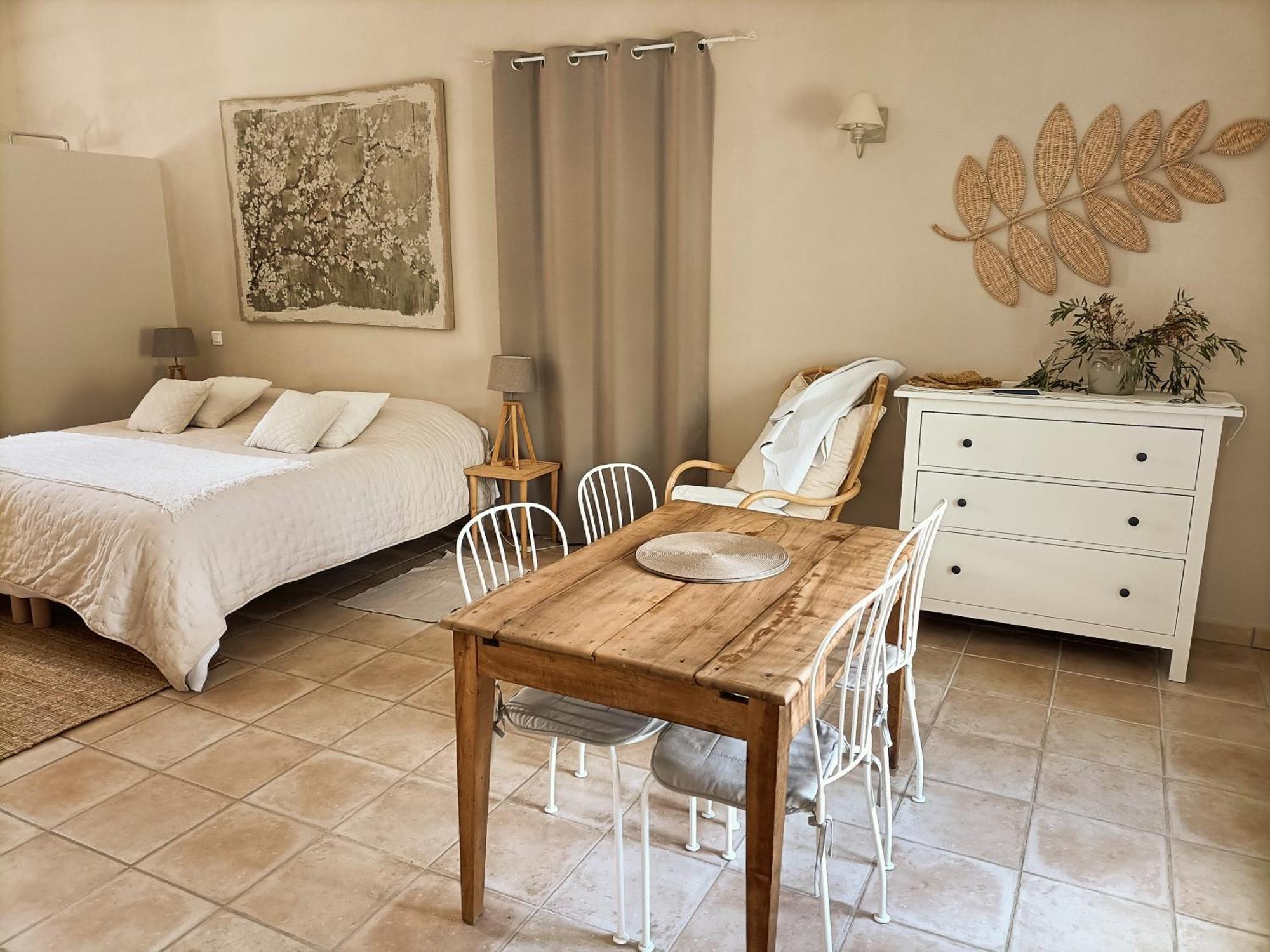 Hotel La Ferme Les Eybrachas Réauville Habitación foto