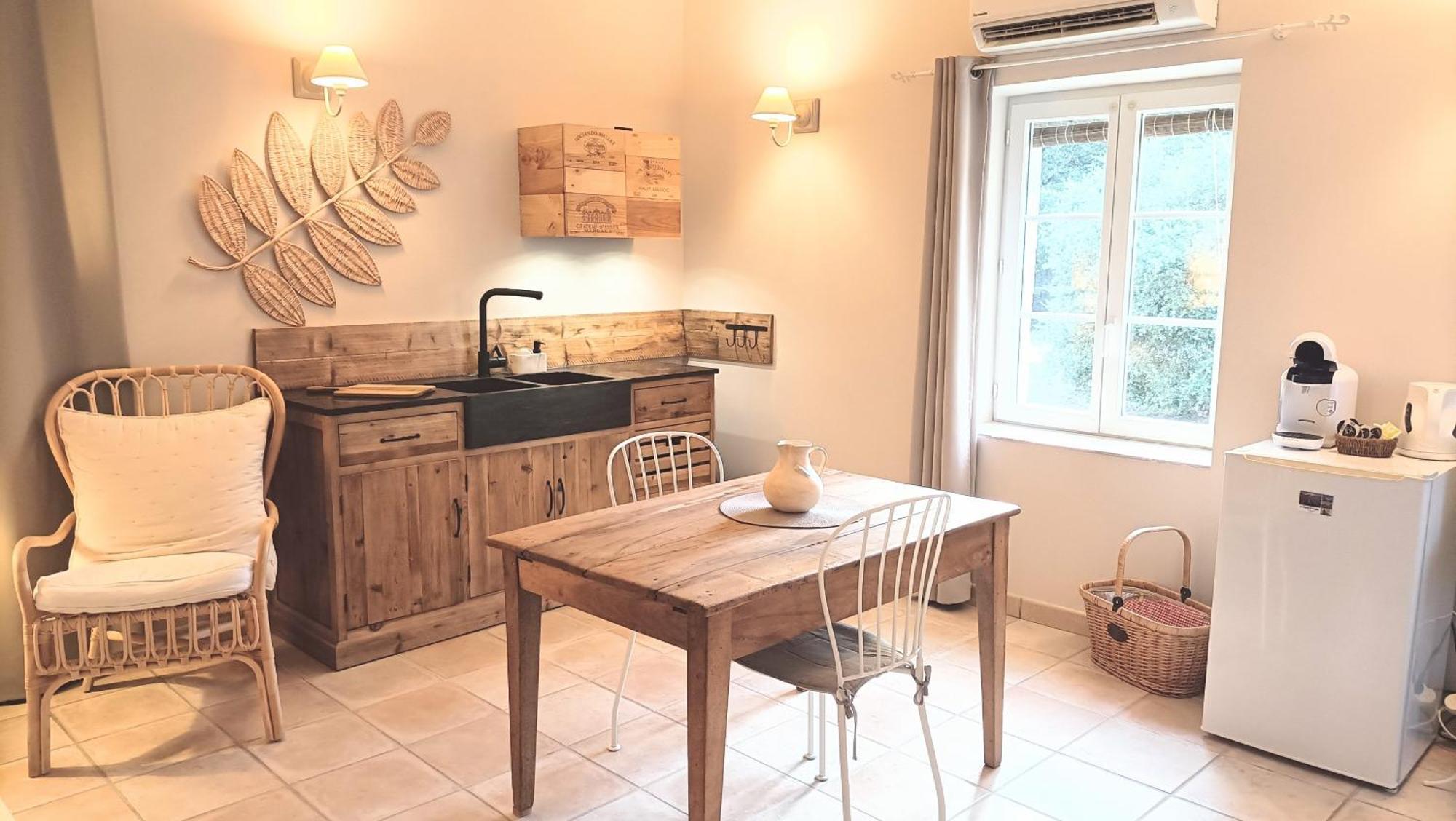 Hotel La Ferme Les Eybrachas Réauville Habitación foto