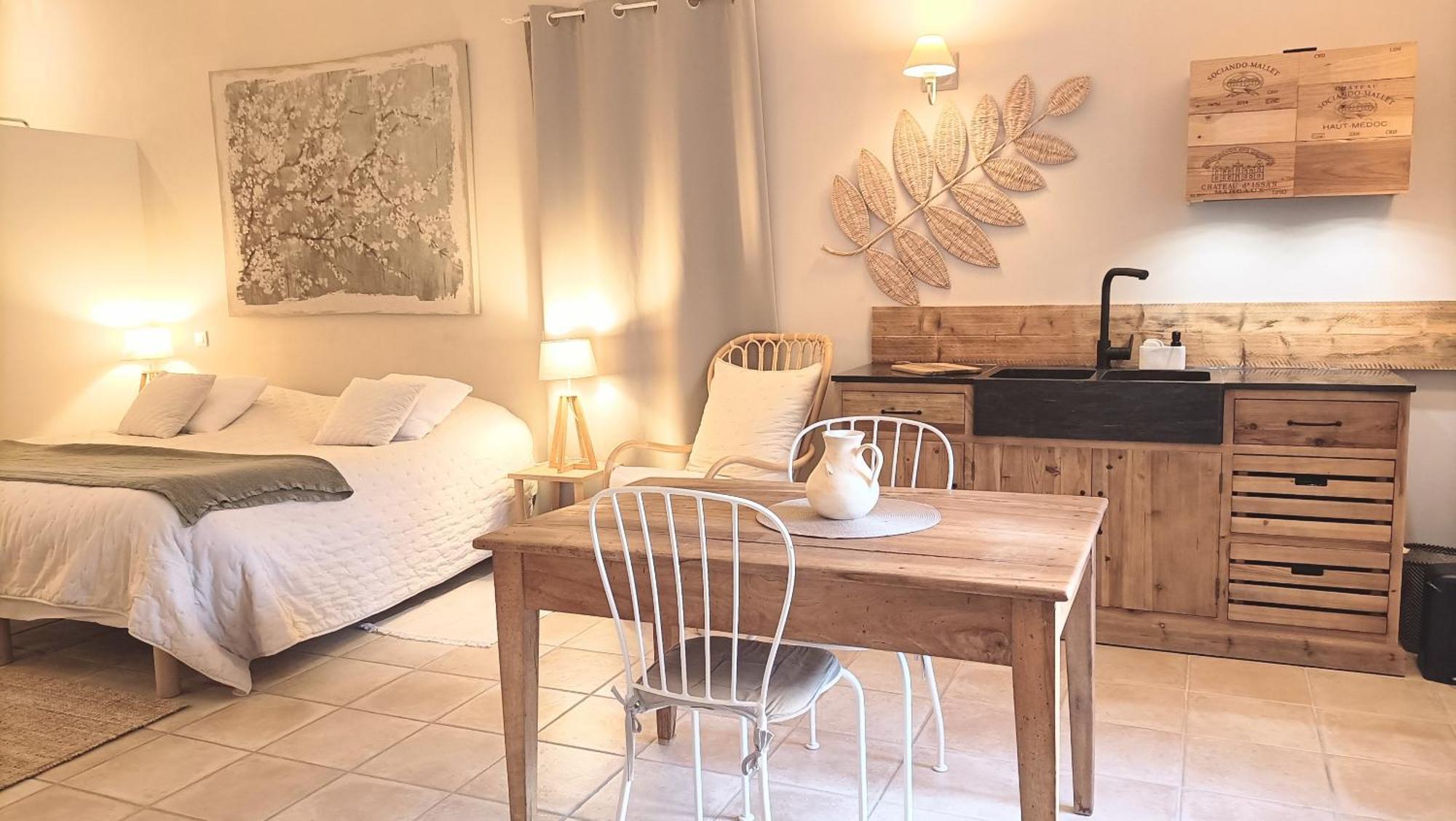 Hotel La Ferme Les Eybrachas Réauville Habitación foto